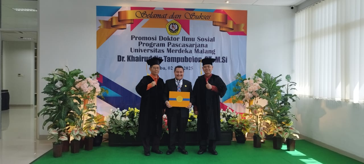 Foto bersama setelah sidang selesai